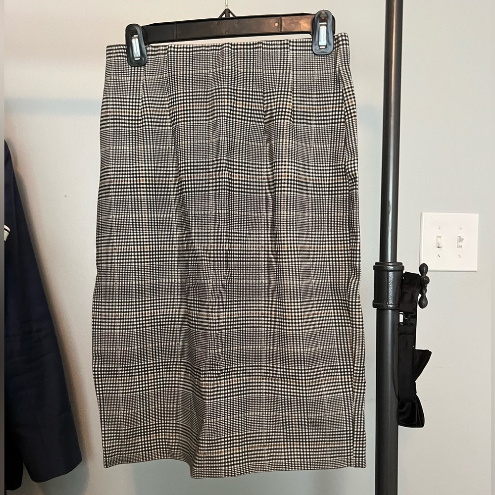 Amanda + Chelsea size small pencil skirt